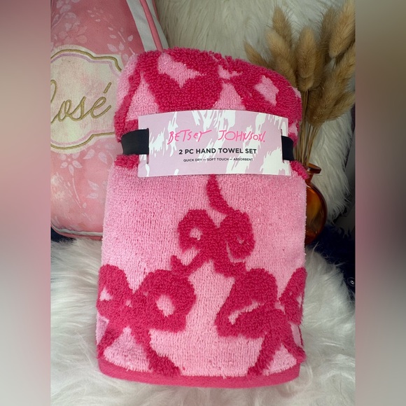 Betsey Johnson Other - Betsey Johnson Pink Bow Hand Towel Set